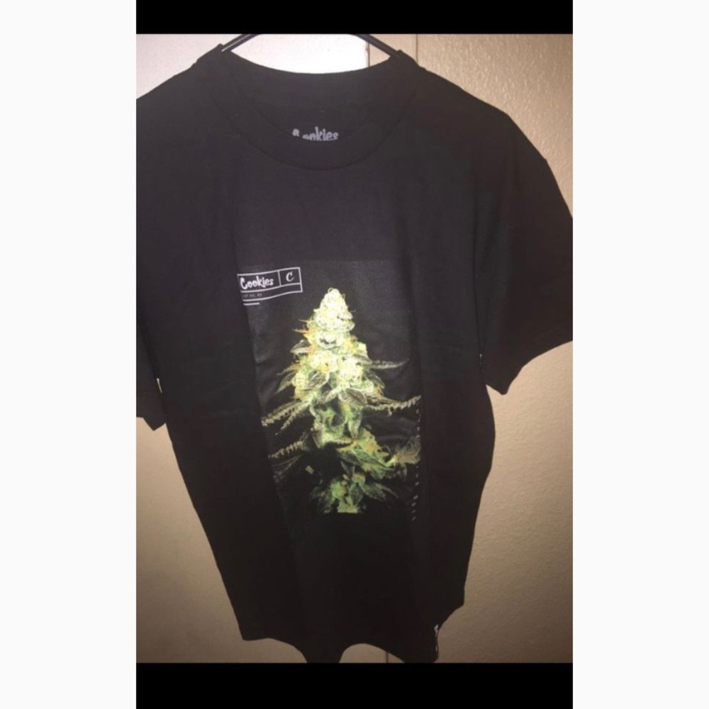Authentic cookies shirt Size medium in men’s
